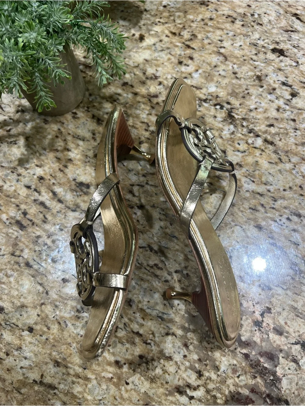 Tory Burch Geo Bombe Gold Metallic Kitten Heel Sandals 10M